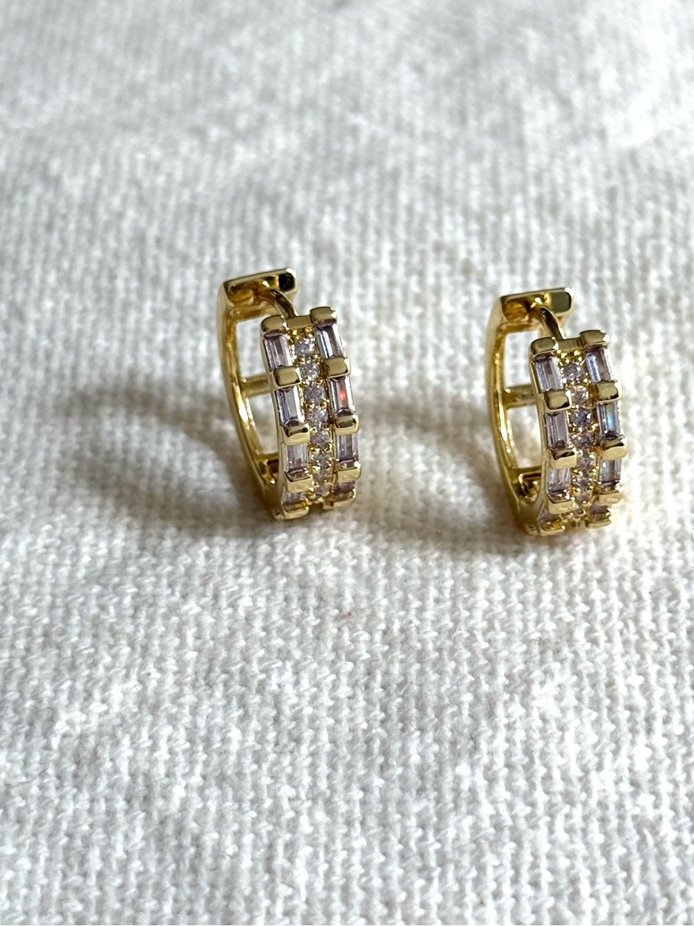 NEW! Gold plated Cubic Zirconia Huggie Hoop Earrings - Sparkling - Picture 3 of 4